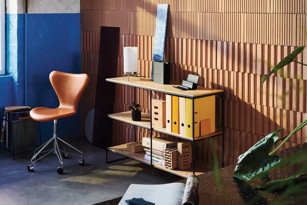 FriHa_Serie7_Essential_1 Fritz Hansen Serie 7 Stuhl mit essential Ledr in cognac