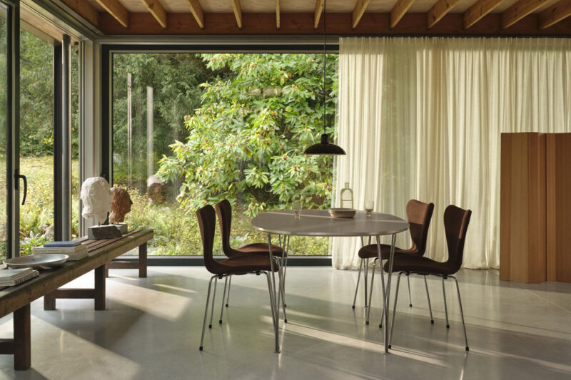Fritz Hansen Superellipse Esstisch und Serie 7 Stühle