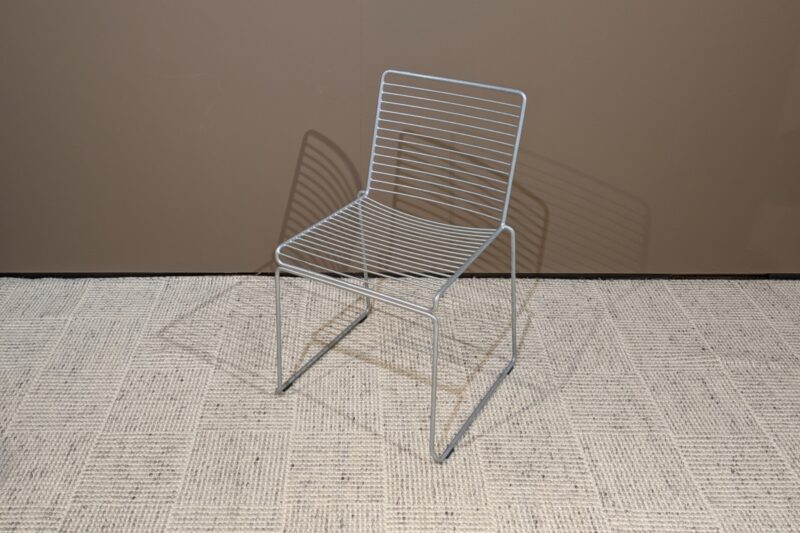 Outdoorstuhl Hee Dining Chair von HAY Stahl galvanisiert mit Kufngestell