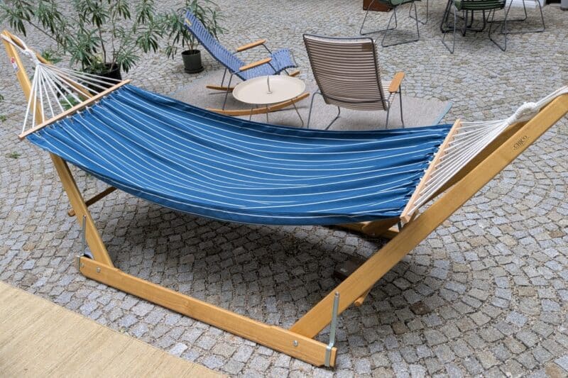 Outdoor Market Hammock von HAY in Blue with Beige Stripes