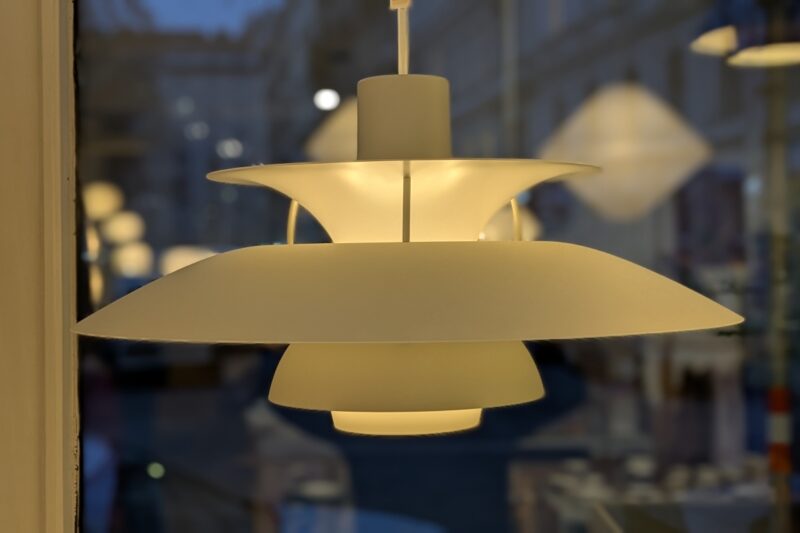 Pendelleuchte PH5 von Louis Poulsen in Monochrome Pale Pewter