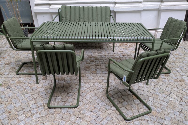 Palissade Dining Set von Hay in Olive inklusive passenden Sitzauflagen