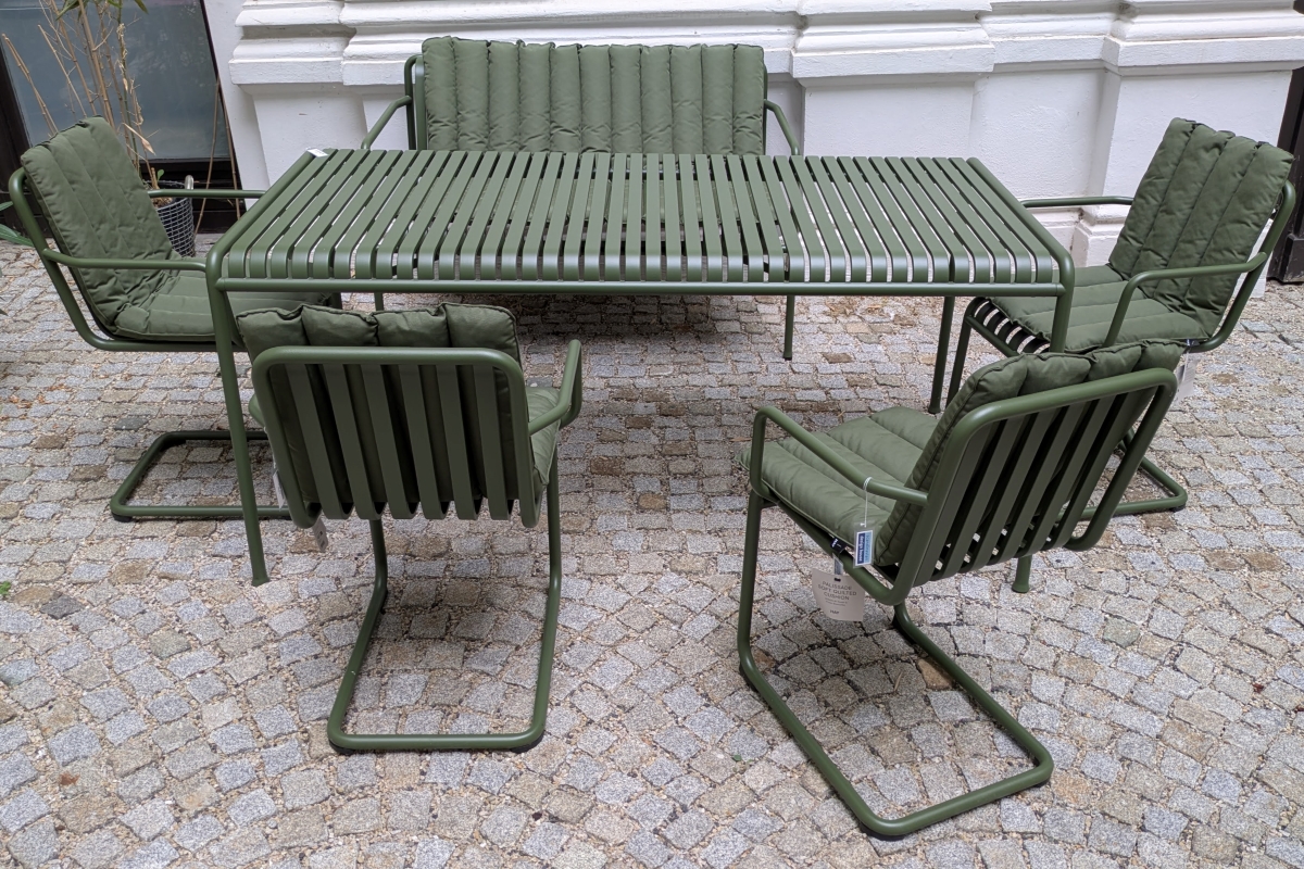 Palissade Dining Set von Hay in Olive inklusive passenden Sitzauflagen