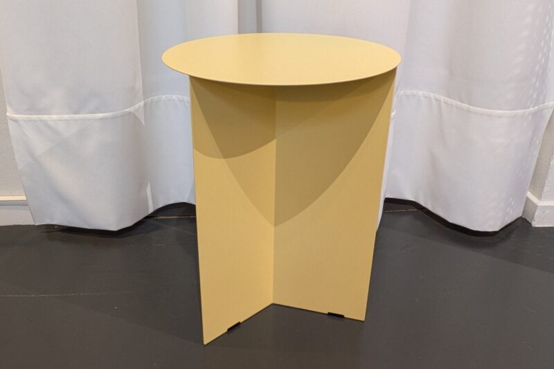 Summer Sale HAY Slit Table round high in gelb