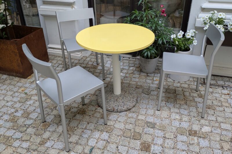 Summer Sale HAY Type Chair und Ceramic Table