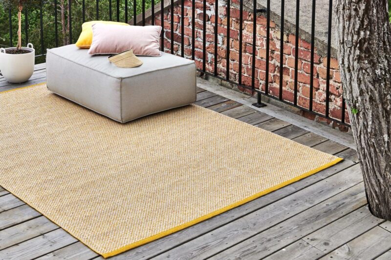 Pappelina Teppich Effi Farbe Mustard/Pale Rose/Vanilla