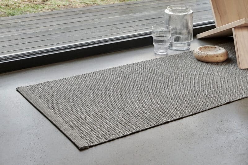 Pappelina Teppich Emm Farbe Linen/Linen Metallic