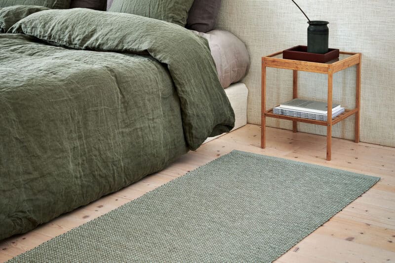 Pappelina Teppich Emm Farbe Sage/Linen Metallic