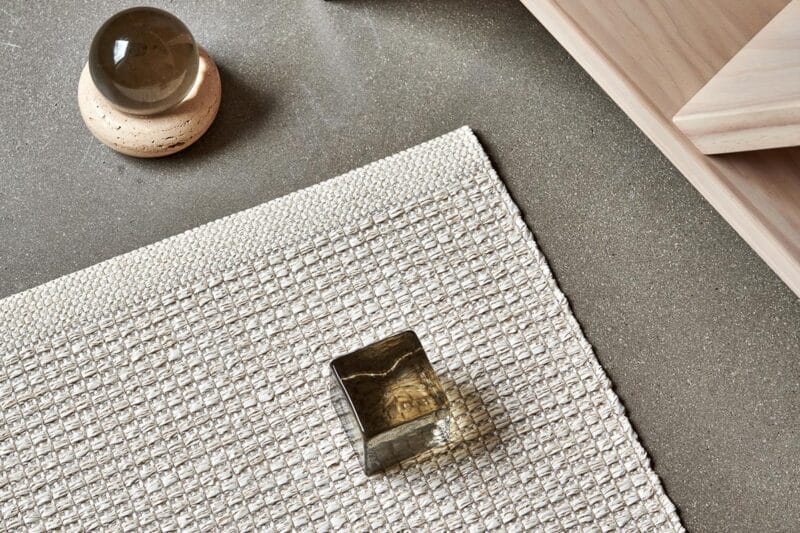 Pappelina Teppich Emm Farbe Vanilla/White Metallic
