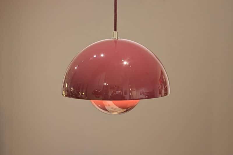 Hängeleuchte Flowerpot VP7 von &tradition in Dark Plum