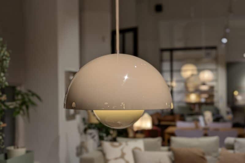 Hängeleuchte Flowerpot VP7 von &tradition in Grey Beige